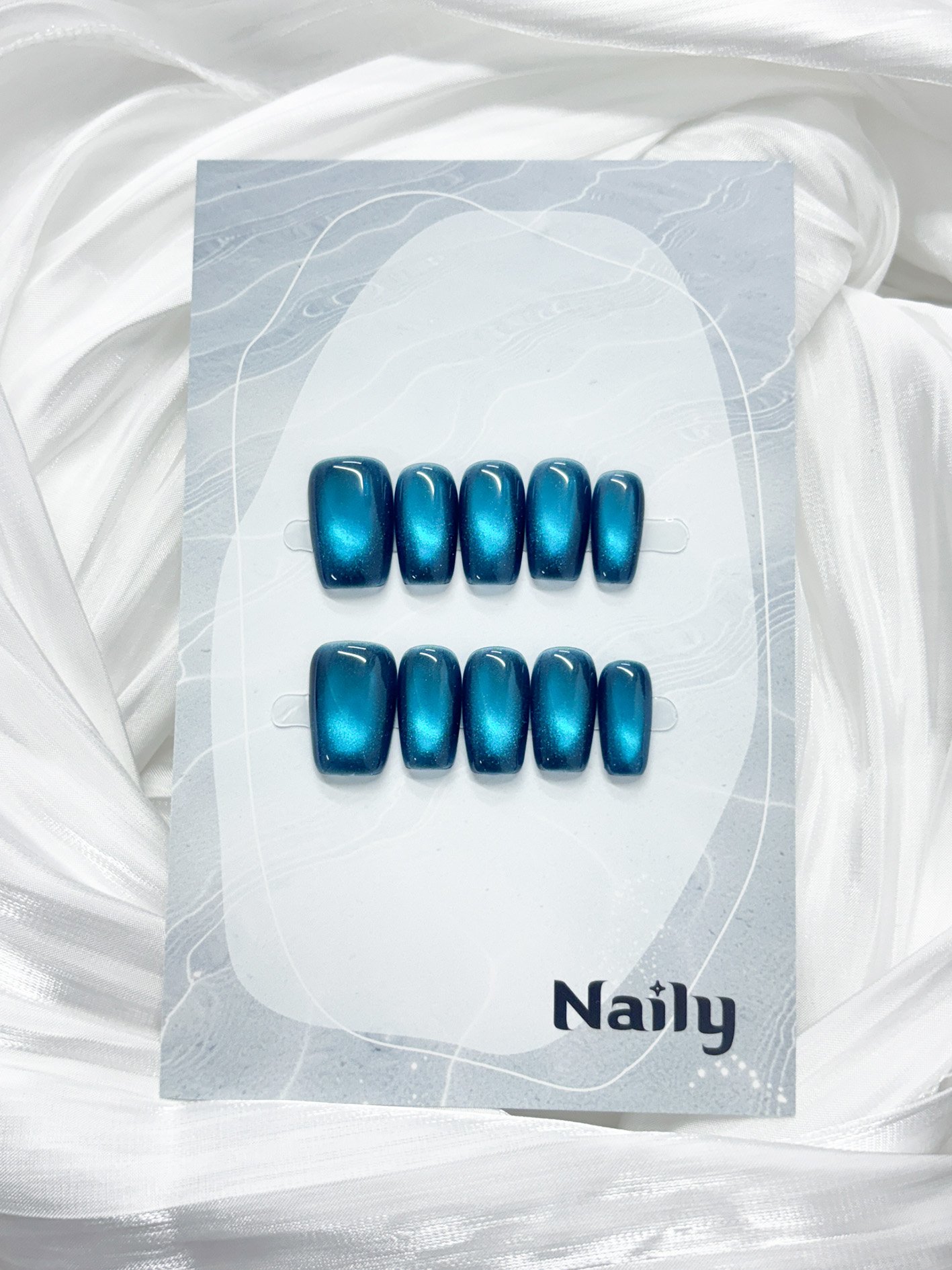Naily 孔雀藍夜穿戴甲 產品